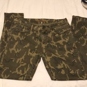 Camouflage jeans